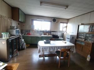 1945 Wooden House on Sado Island with 1222 sqm Land for 3M Yen - Image 1