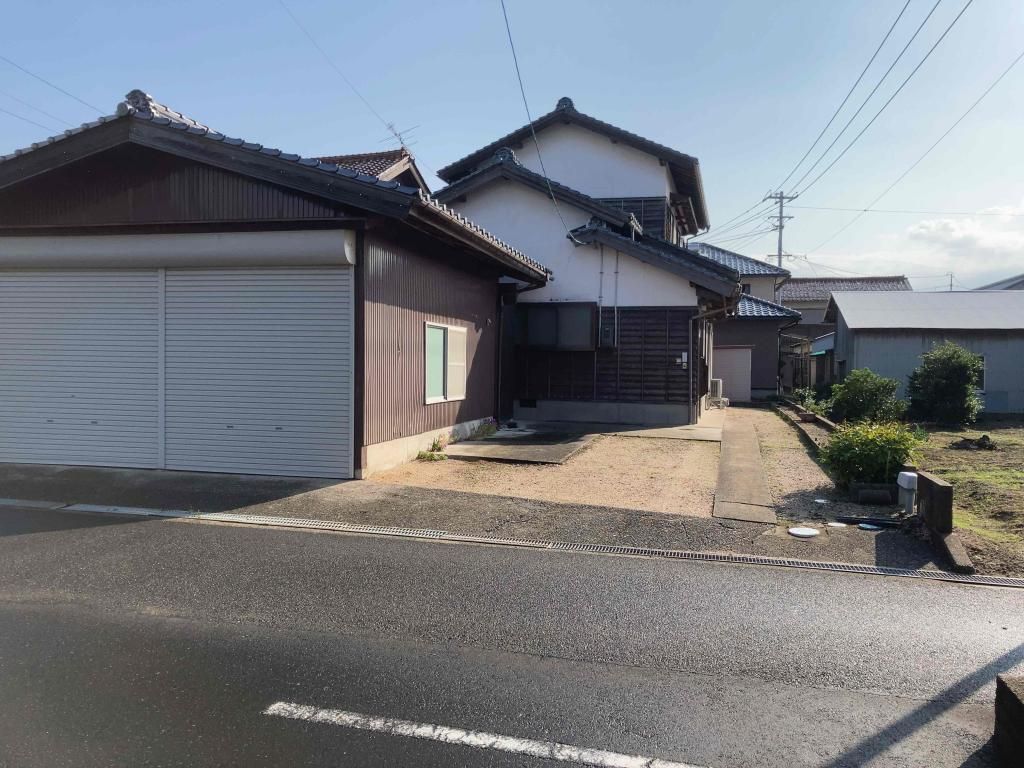 5-Bedroom House in Hokuei Town, Tottori - Akiya Bank Listing - Image 1