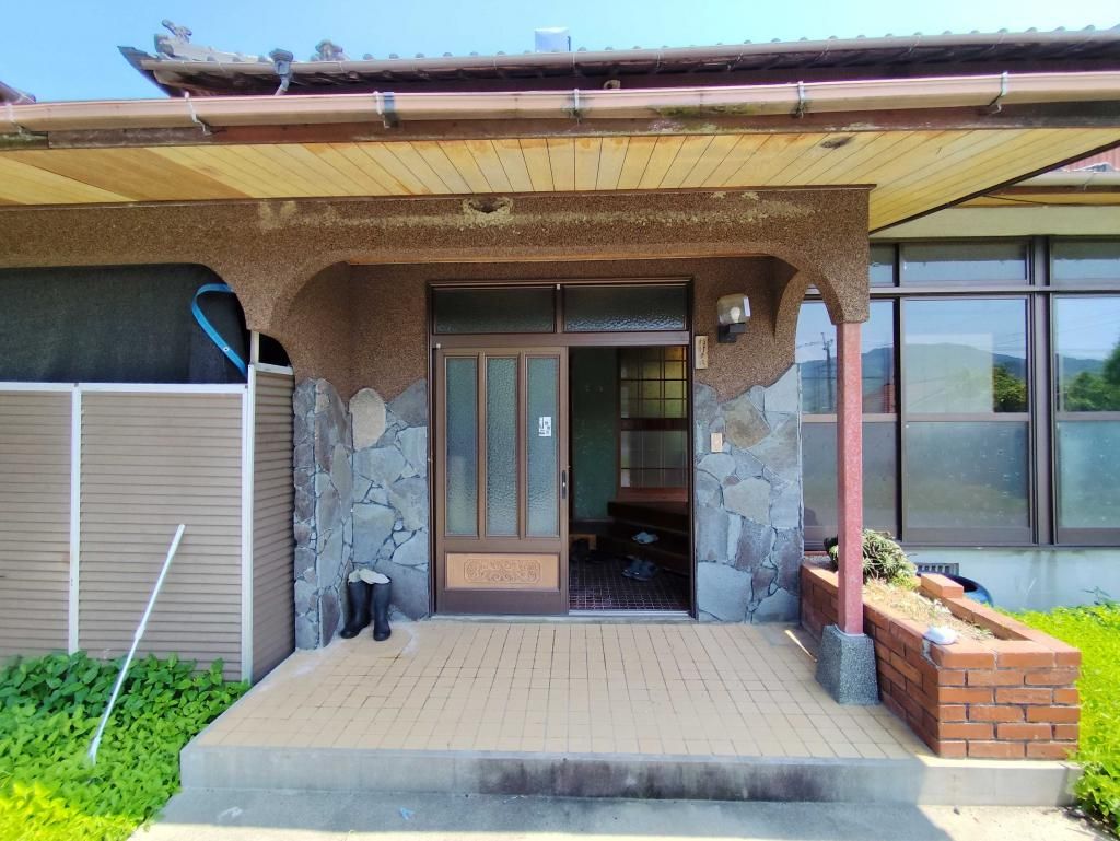 1948 Kominka-Style House for Sale in Nagomi, Kumamoto - Thumbnail 2