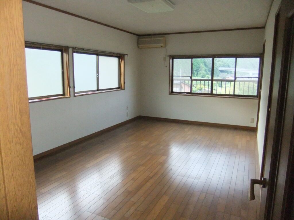 1997 Wooden House with Farmland for Sale in Asago, Hyogo - Thumbnail 3