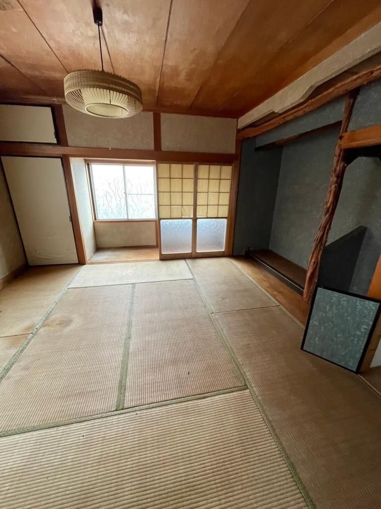 6LDK Detached House for Sale in Niihama, Ehime - 532 sqm Land - Thumbnail 4