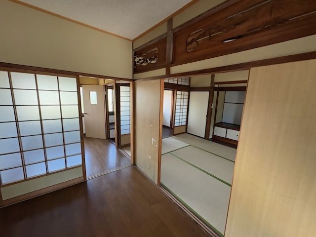 6LDK Traditional House for Rent in Chikujo Town, Fukuoka - Thumbnail 3