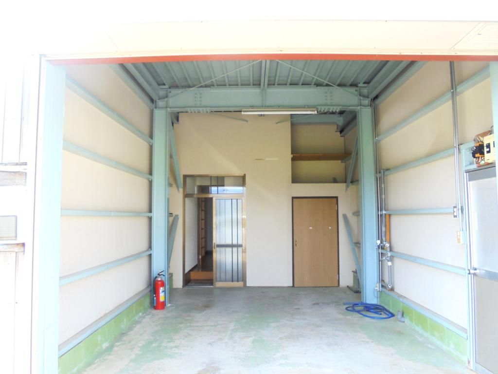 Steel-Framed Home with Inner Garage in Ono City, Fukui - Thumbnail 3