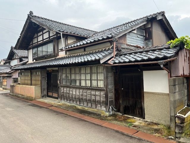 Traditional-Style House for Sale in Awara City, Fukui - 239.99 sqm - Thumbnail 2