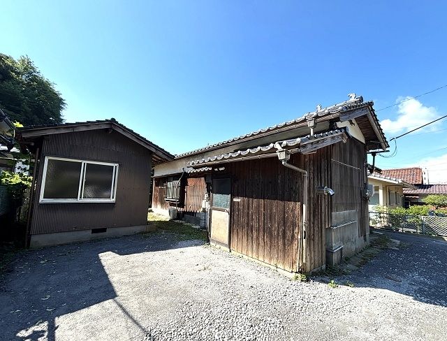 Former Salon 3DK House for Sale in Kurayoshi, Tottori - Thumbnail 2