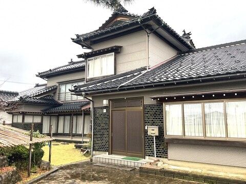 Spacious 10DK House with Workshop on 1422 sqm Land in Takaoka - Thumbnail 2