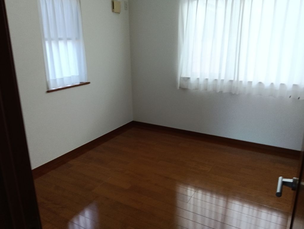 Modern 4LDK House in Hadano, Kanagawa – 108 sqm - Thumbnail 2