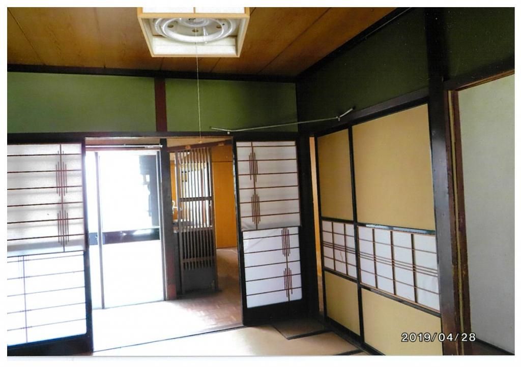 73-Year-Old Detached House for Sale in Oyabe, Toyama - Thumbnail 3