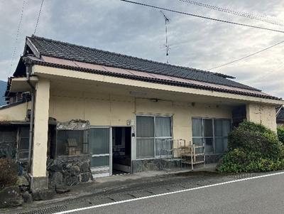 Spacious 9DK House with Garden Potential in Saijo City — Image 2, Saijo, Ehime