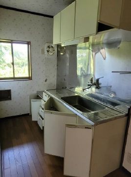 Spacious 2LK Detached House on Large Plot in Awara City, Fukui - Thumbnail 4