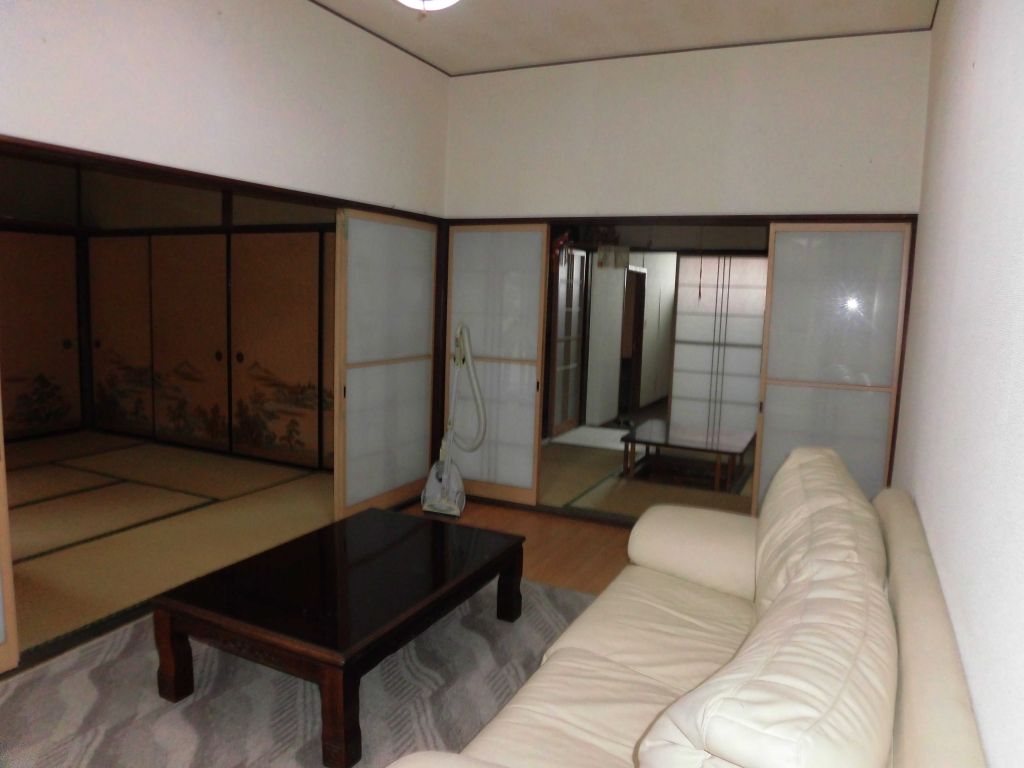 5-Bedroom Single-Story House with Workshop on Large Land in Kiryu - Thumbnail 3