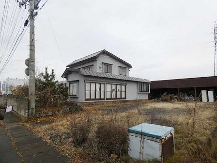 Hirosaki Akiya: 894 sqm Corner Lot with 236 sqm House for Redevelopment - Main Image