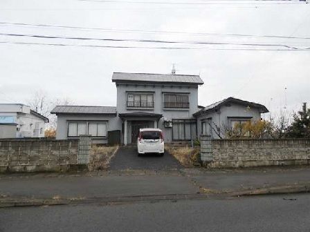 Hirosaki Akiya: 894 sqm Corner Lot with 236 sqm House for Redevelopment - Thumbnail 2