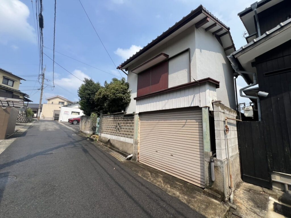 2LDK Detached House on 225m² Lot in Tobata, Kitakyushu - Thumbnail 3