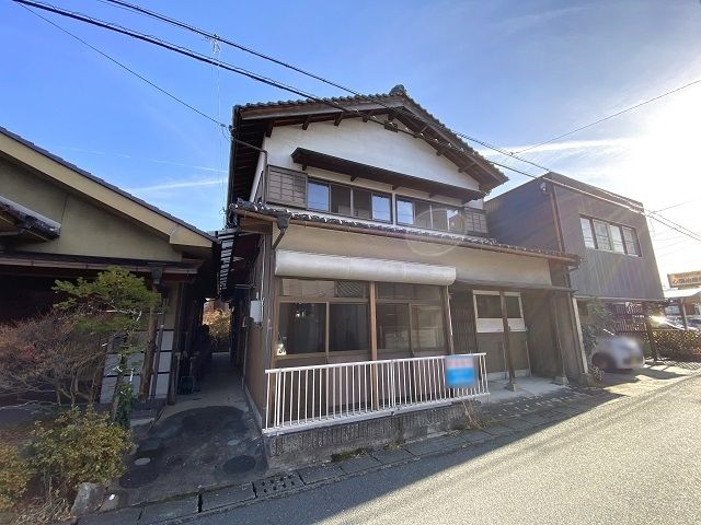 7DK House for Sale in Nakatsugawa with 433 sqm Garden - Image 1