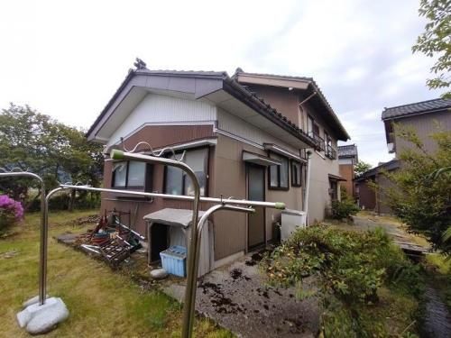 4LDK Detached House for Sale in Asahi Town, Toyama with Large Garden - Thumbnail 2