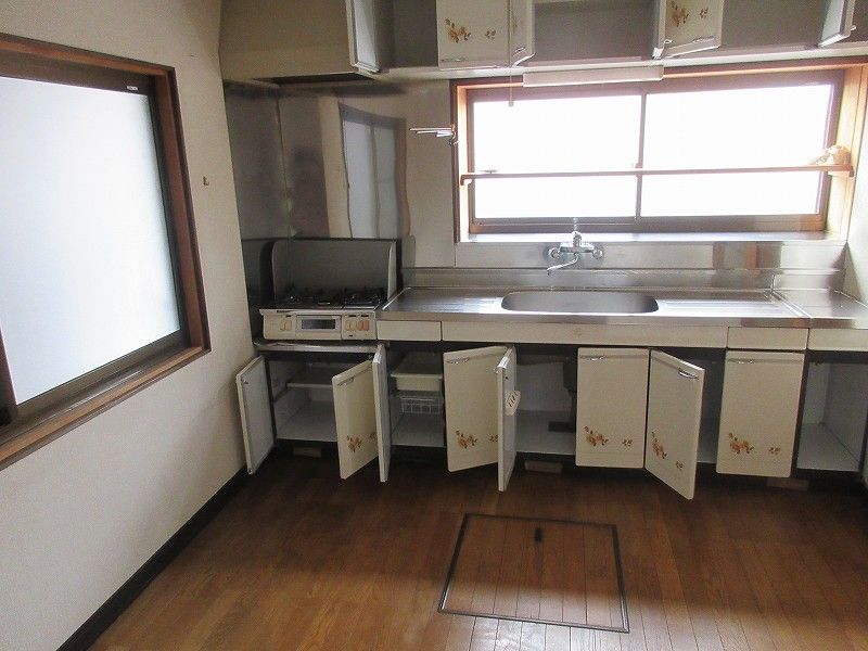 3DK House for Sale Near JR Miyoshi Station in Miyoshi City - Thumbnail 3