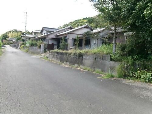 7LDK House for Sale in Chikujo Town, Fukuoka with Large Garden - Thumbnail 4