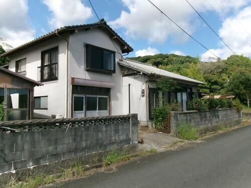 7LDK House for Sale in Chikujo Town, Fukuoka with Large Garden - Thumbnail 2