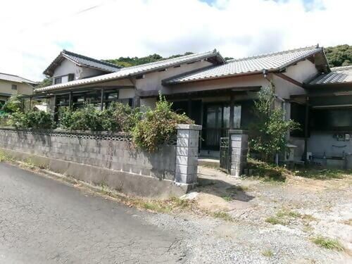 7LDK House for Sale in Chikujo Town, Fukuoka with Large Garden - Thumbnail 3