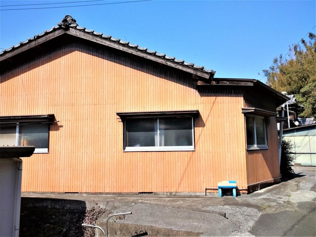 5DK Wooden House for Sale on Large Corner Plot in Tsukumi, Oita - Image 1