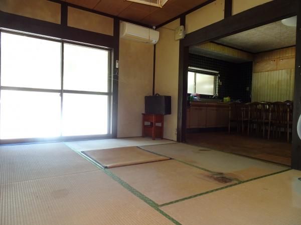 Spacious Wooden House for Sale in Akiota, Hiroshima - Thumbnail 4