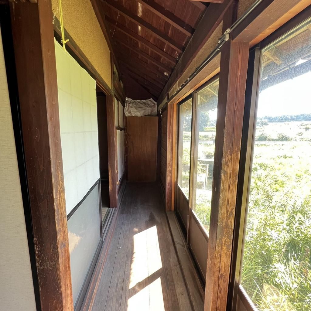 Spacious 1972 Detached House on Large Corner Plot in Oyabe, Toyama - Thumbnail 3