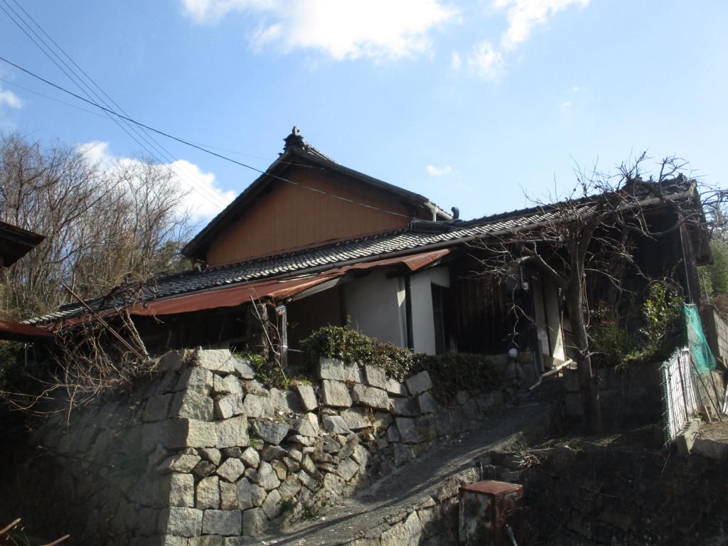 Ocean-view home with fields in Kasaoka, Okayama - Thumbnail 3