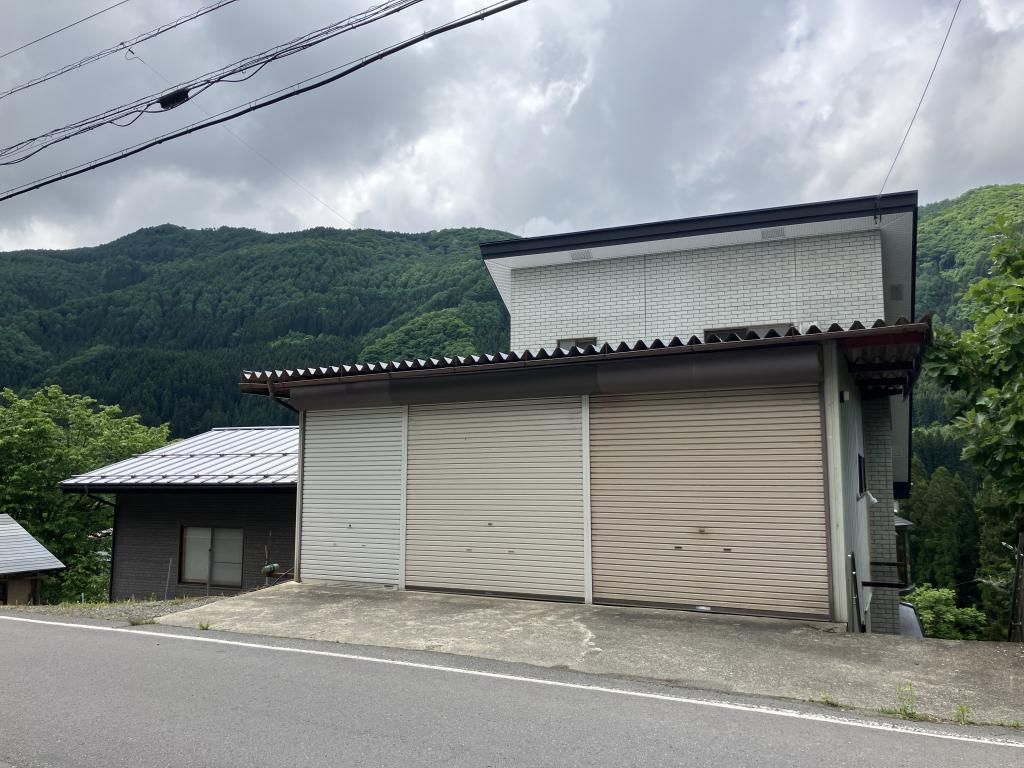 12DK Spacious Family Home for Sale in Takayama Village, Nagano - Thumbnail 2