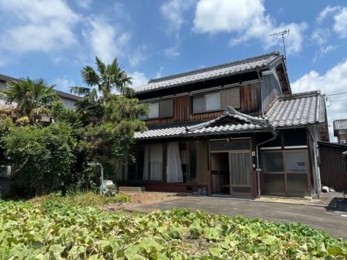 6-Bedroom House with Warehouse in Koka City, Shiga | 440 sqm Land - Main Image