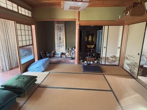 6-Bedroom House with Warehouse in Koka City, Shiga | 440 sqm Land - Thumbnail 4
