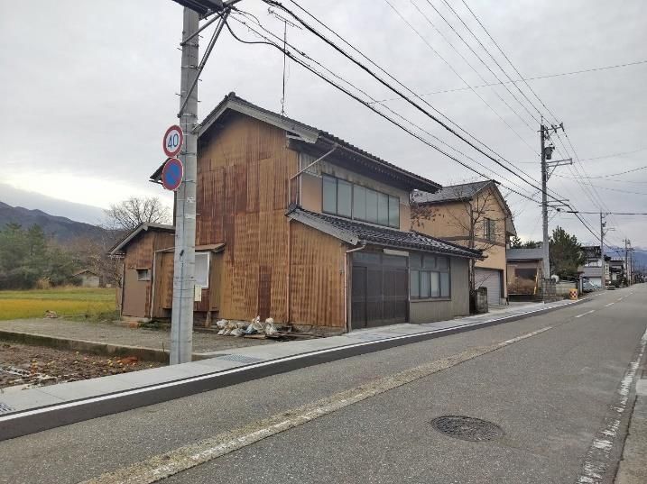 7LDK House for Sale in Asahi Town, Toyama - 158m² - Thumbnail 2