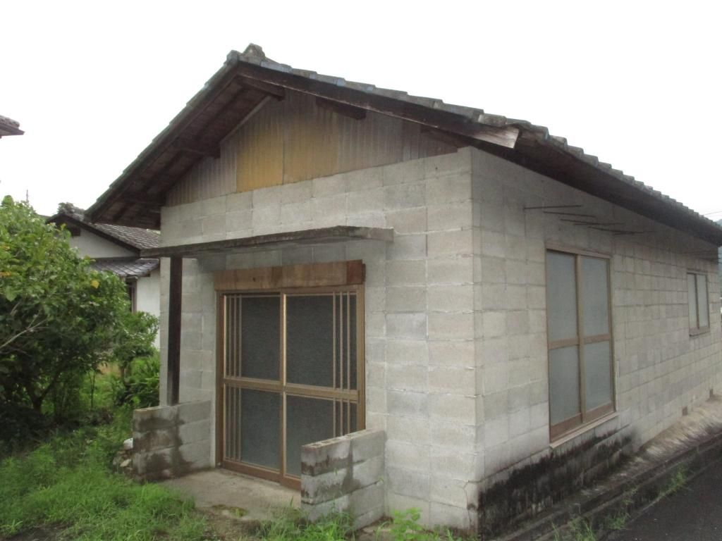 4LDK Vacant House with Detached Unit & Garden in Kasaoka, Okayama - Thumbnail 2