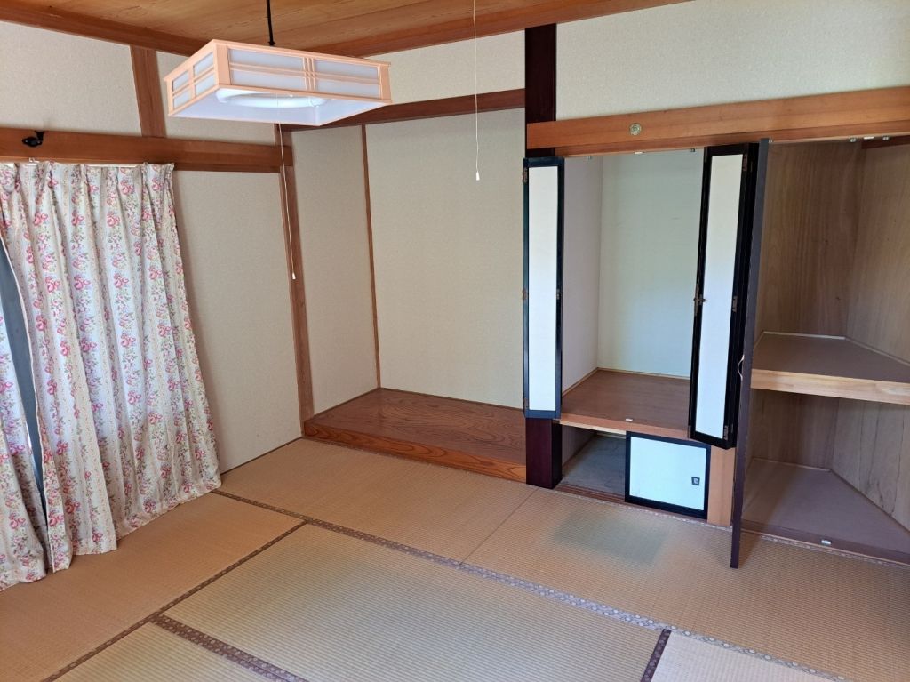 4DK House for Sale in Quiet Iizuna, Nagano with Mountain Views - Thumbnail 3