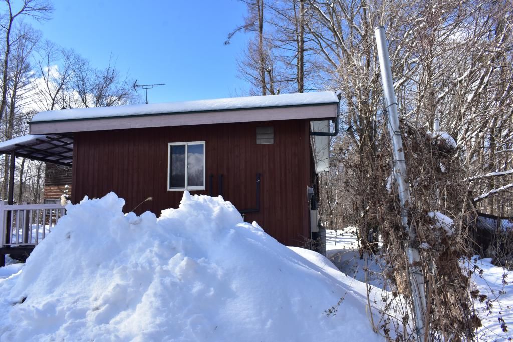 Spacious 406 sqm Corner Lot with 3DK House in Tsumagoi Village - Thumbnail 4