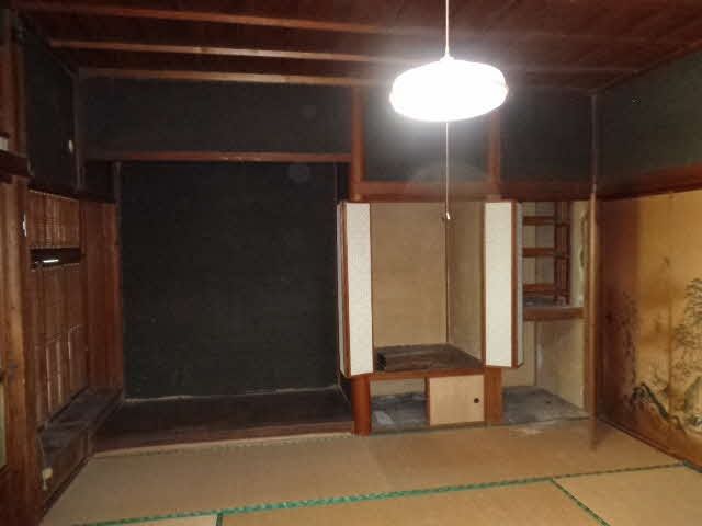 Spacious 1946 Kominka for Renovation Near Wakamiya Beach, Uki City - Thumbnail 4