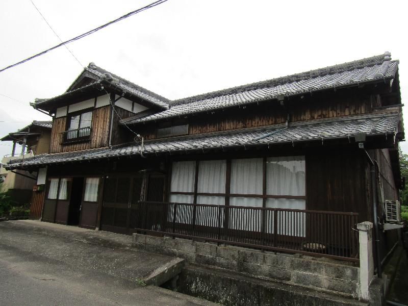 Traditional 1945 House with Garden & Field in Kitsuki, Oita - Image 1