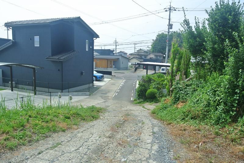 Spacious Countryside Home in Tsuyama with Land - Thumbnail 2