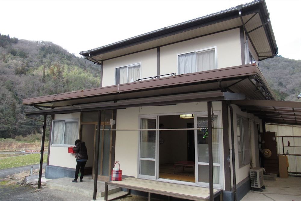 Rural 3DK House for Rent in Niimi, Okayama with Farmland Access - Thumbnail 2