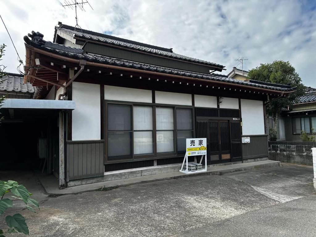 125-Year-Old 8DK House for Sale in Quiet Toyama Neighborhood - Thumbnail 2