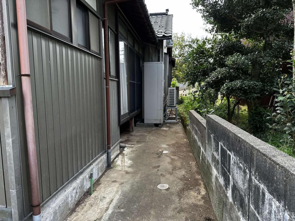 125-Year-Old 8DK House for Sale in Quiet Toyama Neighborhood - Thumbnail 3