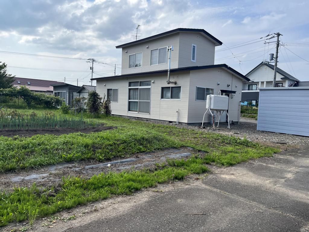 1970 Wooden House on 691 sqm Corner Lot in Urahoro, Hokkaido - Thumbnail 3