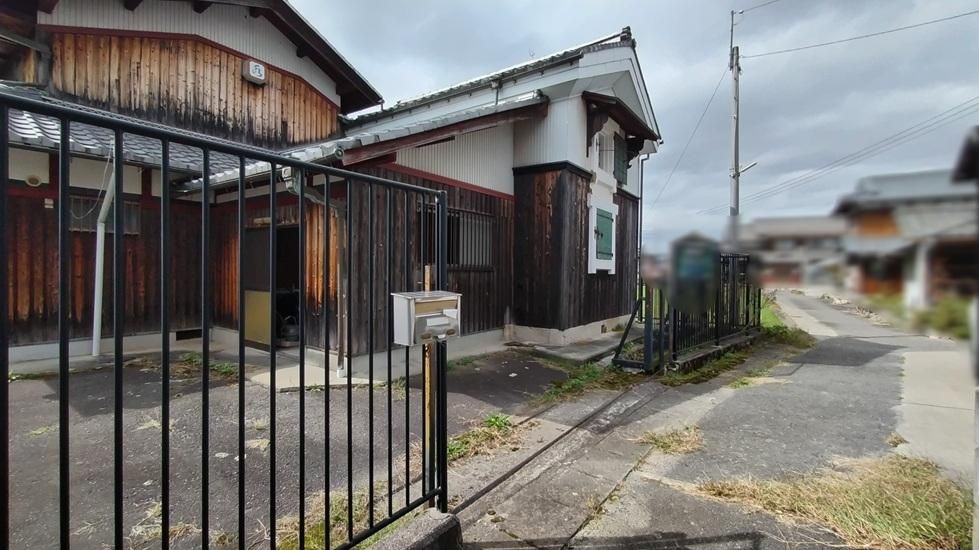 8DK House for Sale in Higashiomi with Garden and Mountain Views - Thumbnail 2