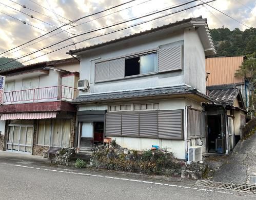 5K Wooden House for Rent in Tanabe, Wakayama - 2 Floors - Image 1
