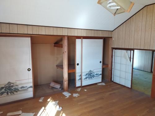 Vacant House with Large Balcony, Attic, and Garage in Sanjo, Niigata - Thumbnail 4