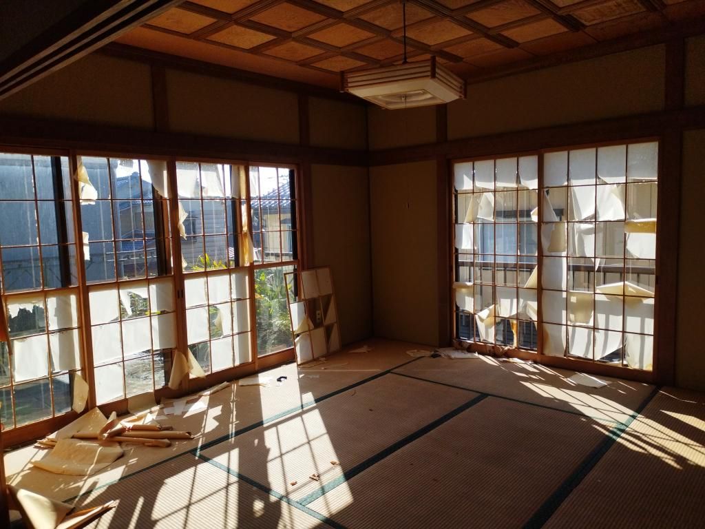 Vacant House with Large Balcony, Attic, and Garage in Sanjo, Niigata - Thumbnail 2