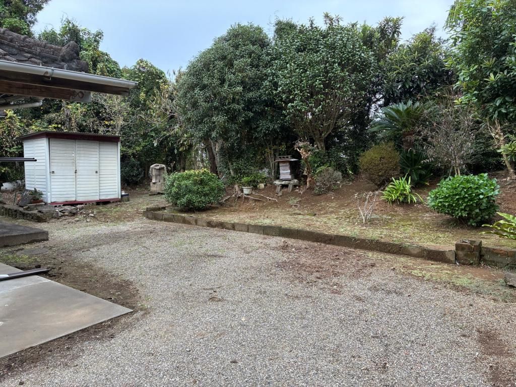 4LDK Detached House on Large Corner Lot in Izumi, Kagoshima - Thumbnail 2
