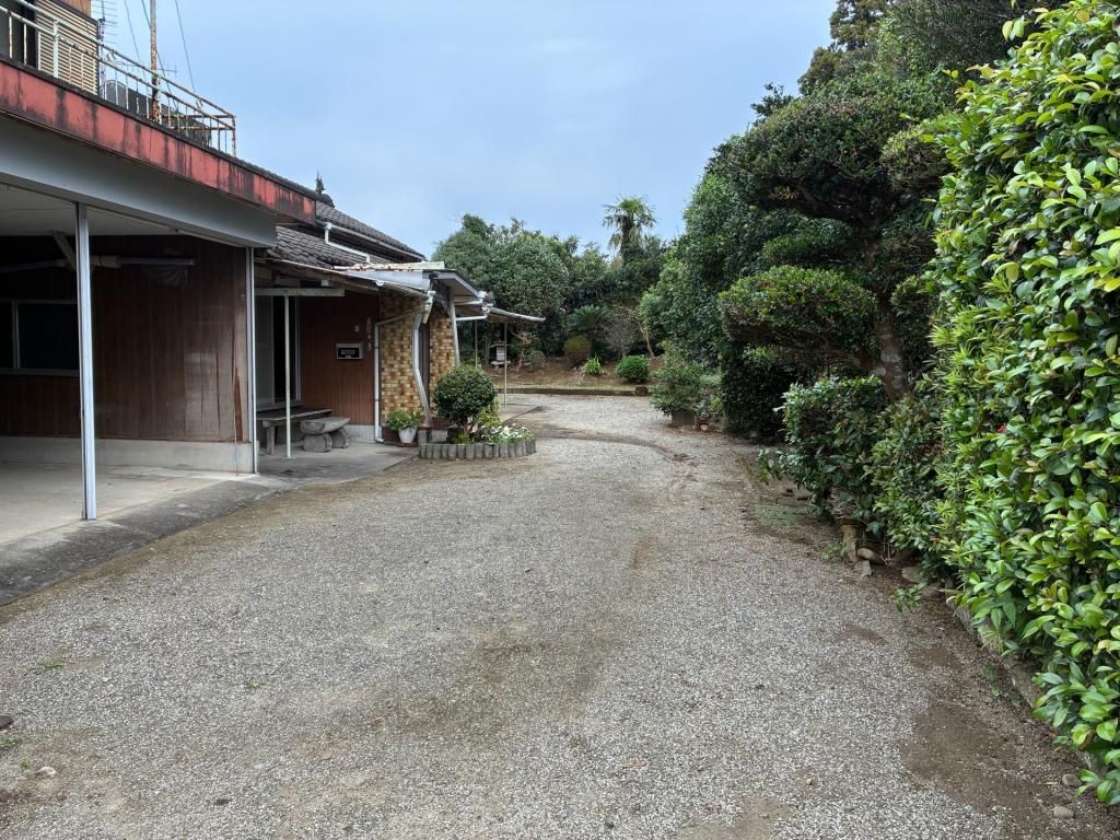 4LDK Detached House on Large Corner Lot in Izumi, Kagoshima - Thumbnail 3
