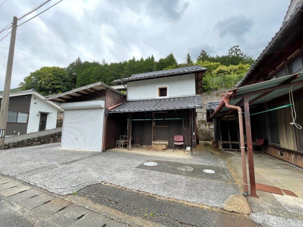8SK Pre-Owned House with Farmland in Seiyo, Ehime - Thumbnail 3