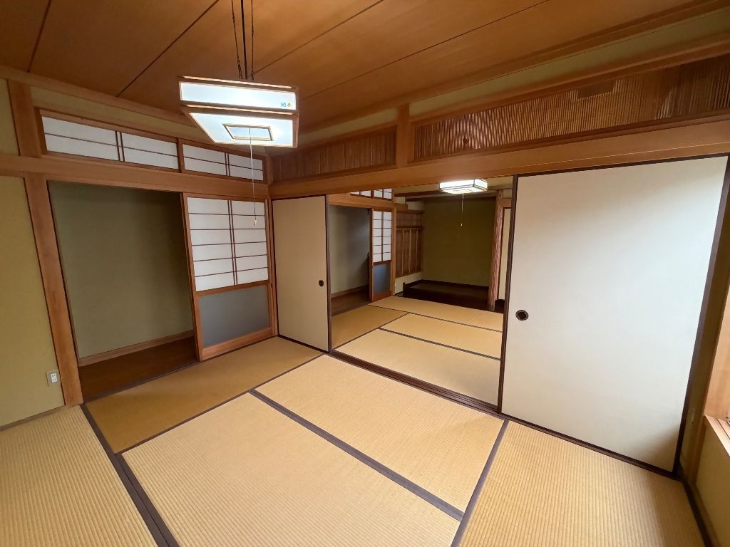 7DK House for Sale in Mihara, Hiroshima – 220m² - Thumbnail 3